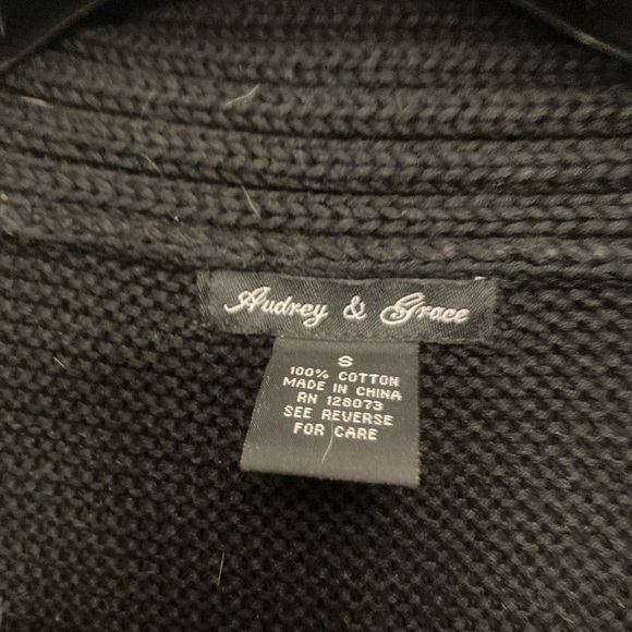 Adorable and very warm black chunky cardigan with snaps and a belt. - Picture 5 of 5